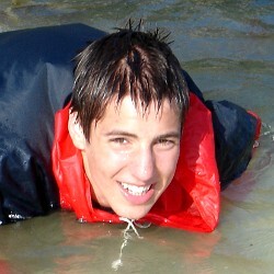 play cagoule survival swimming