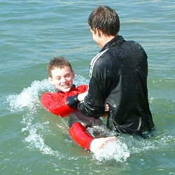 play cagoule survival swimming