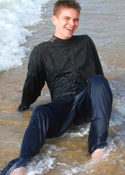 pullover black swimming in clothes with jeans